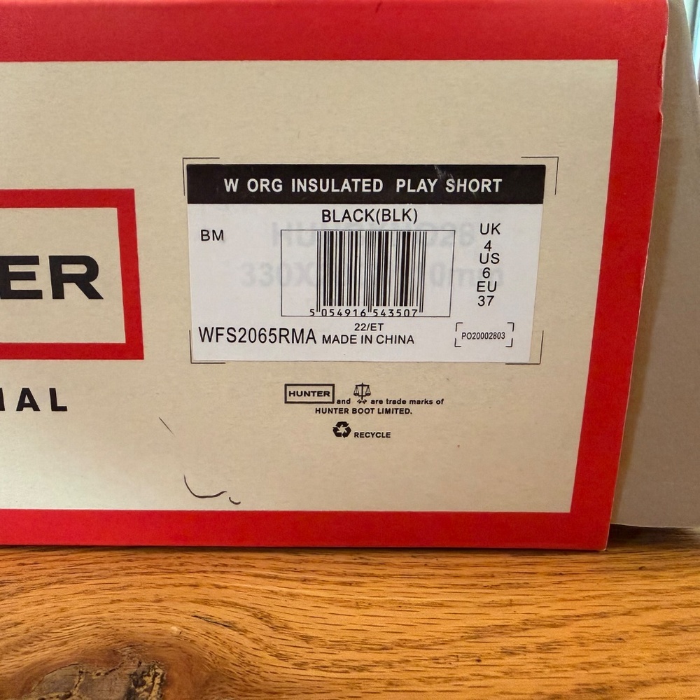 LIKE NEW Hunter Women's PLAY™ Short Rain Boots in Black (Size US 6 / EU 37) - Picture 2 of 14